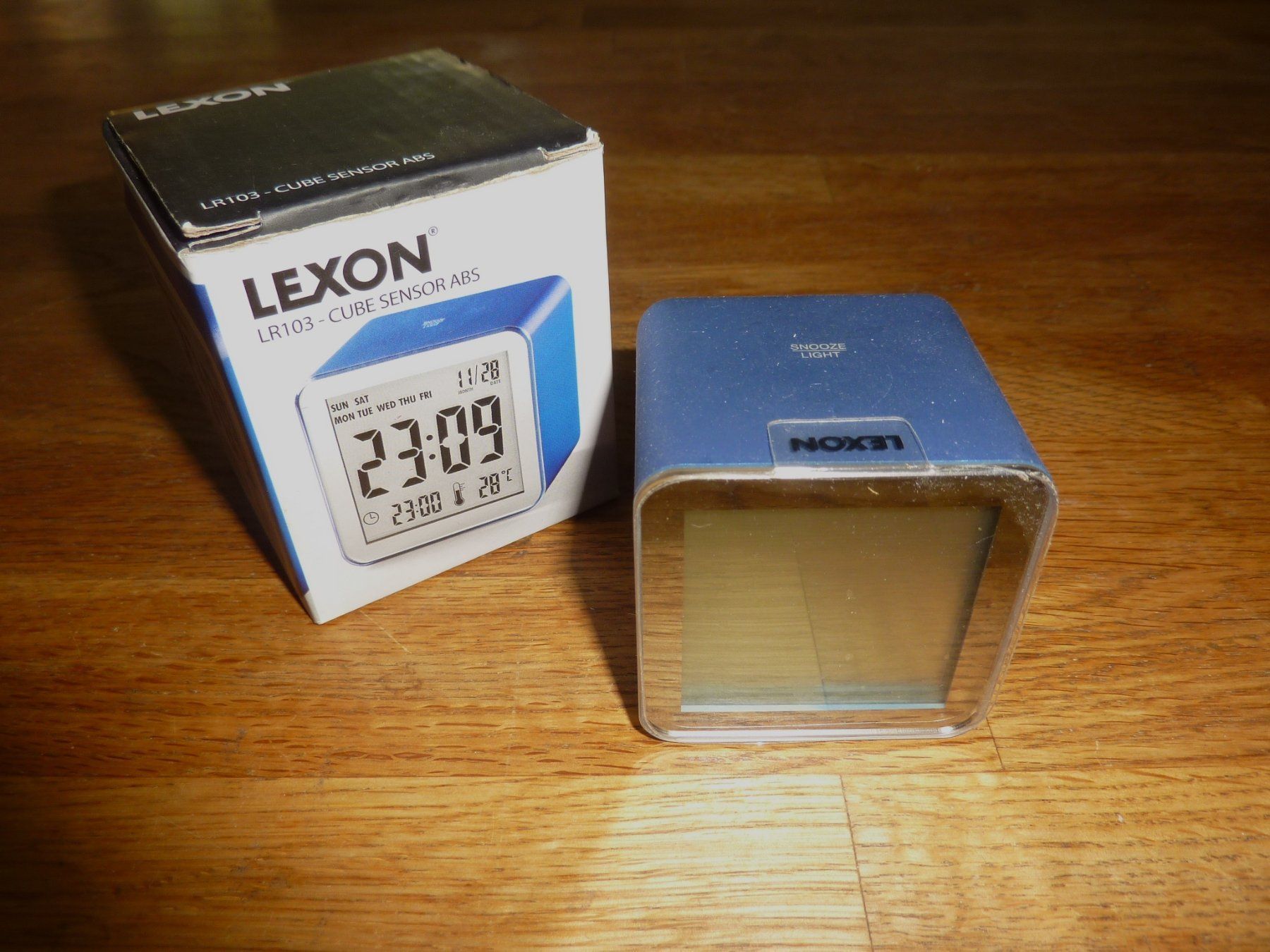 Lexon Sveglie: Cubewecker lexon-design-cube-clock – Usato da Hochfelden venduto da swissice