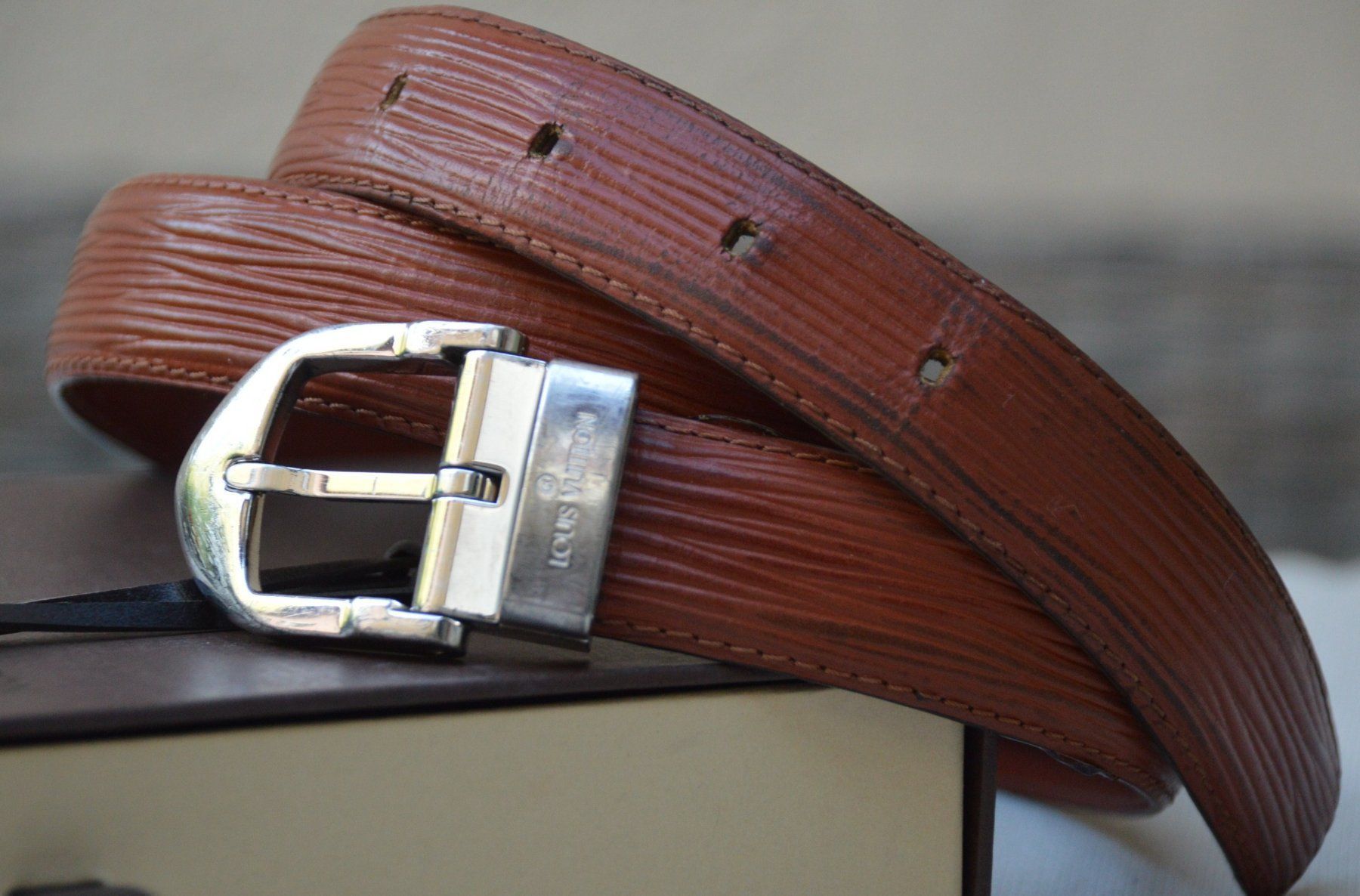 Louis Vuitton Cinture: Gürtel Louis Vuitton Epi – Usato da Collonges venduto da Auganien 1