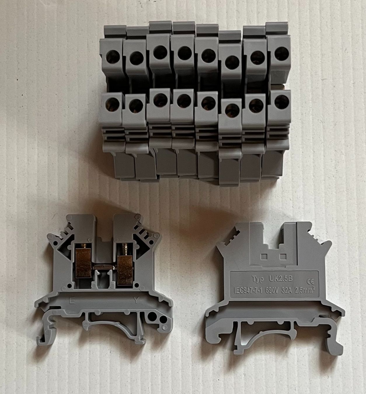 Stromzufuhr: Reihenklemmen 2.5mm² – Neu und originalverpackt aus Vilters von Panera