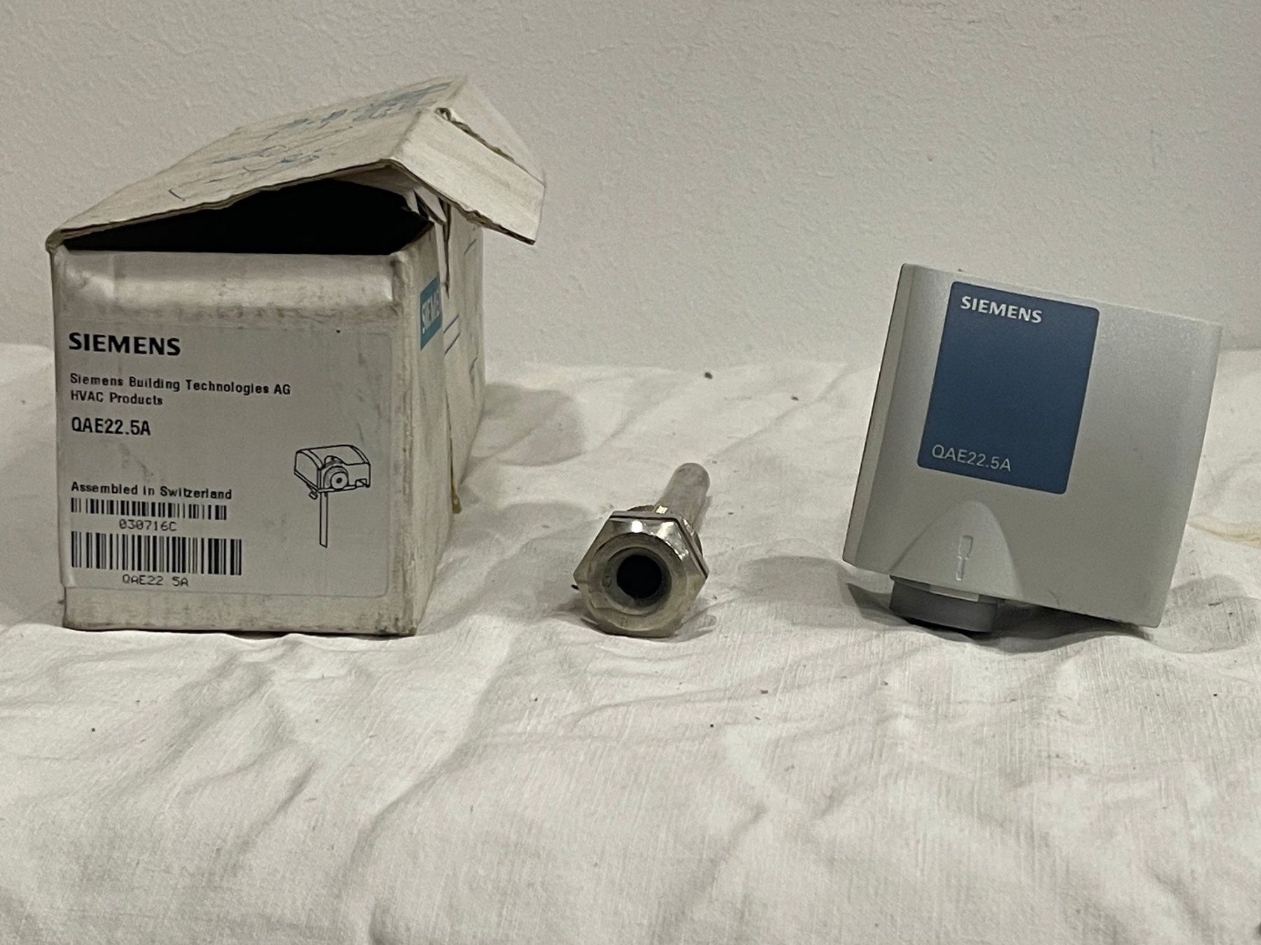 Siemens Componenti elettronici: Siemens QAE22.5A Fühler/Sensor – Nuovo (secondo la descrizione) da Holderbank SO venduto da ann_lg6r 1