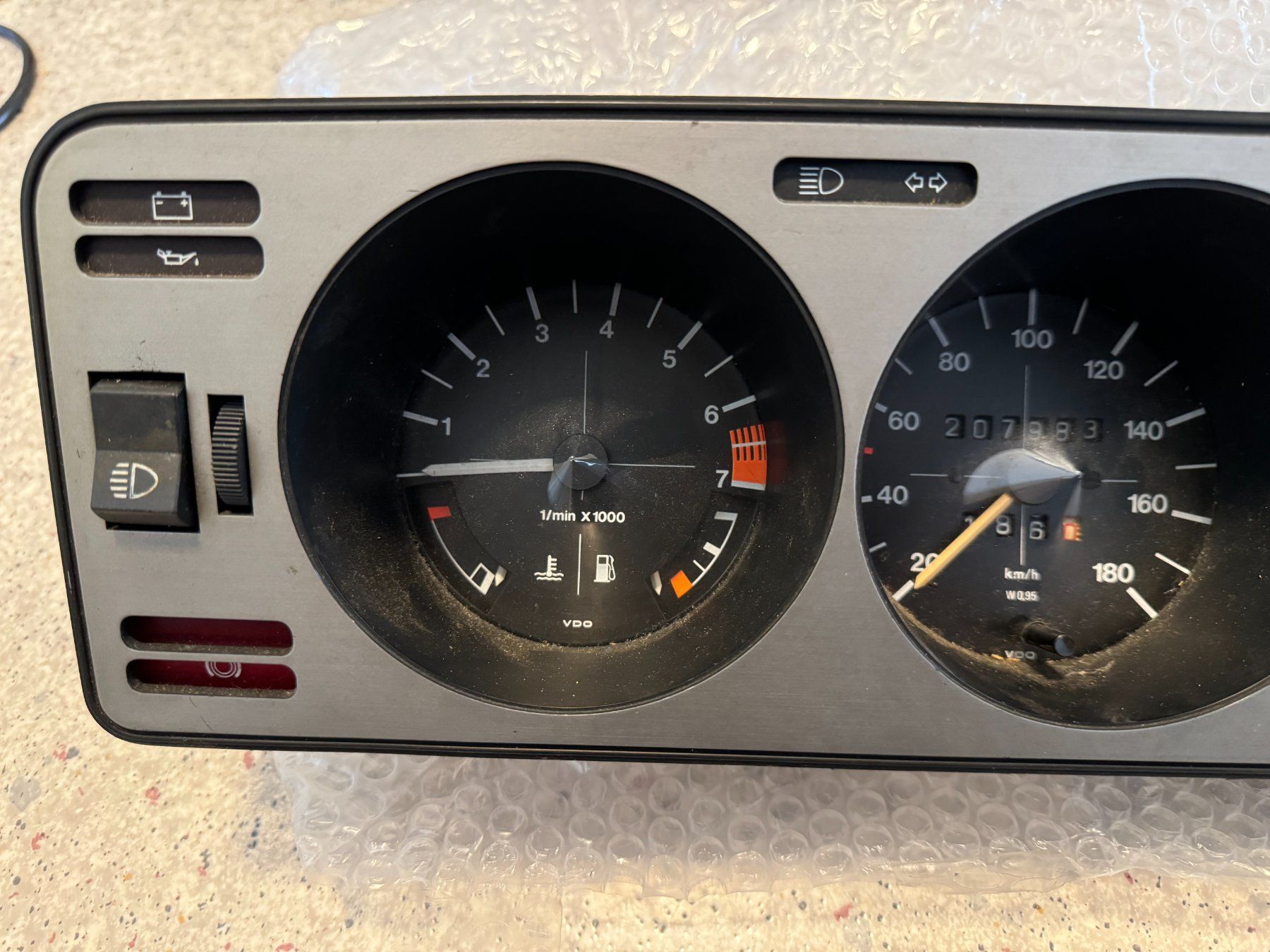 Volkswagen Alle Autoersatzteile: Kombiinstrument Urgolf Golf1 Typ17 original Tittentacho – Gebraucht aus Bannwil von 323i0_1 1