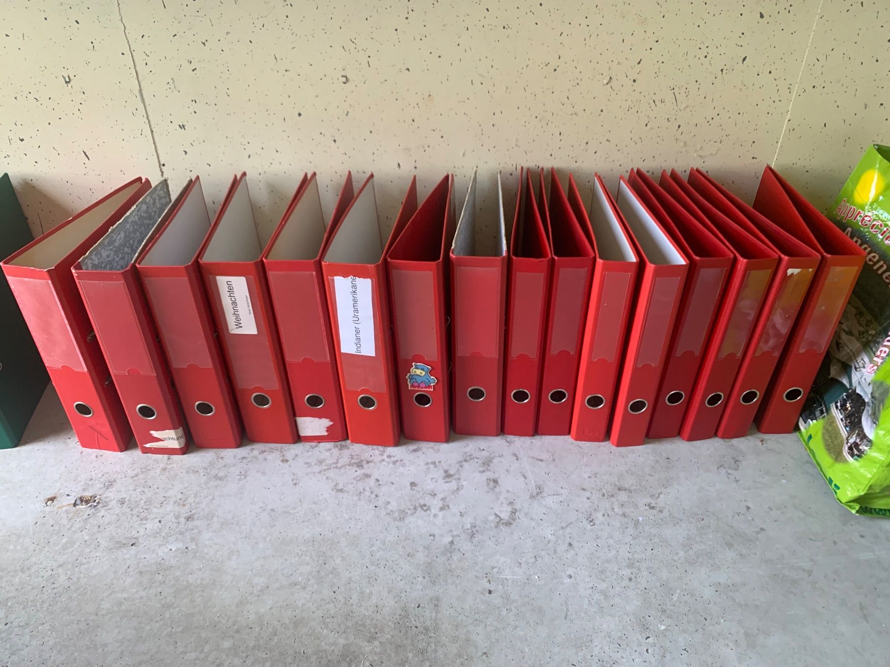 Raccoglitori: Rund 70 Ordner, gebraucht, verschiedene Farben – Usato da Mühlethal venduto da Bertsch64 6