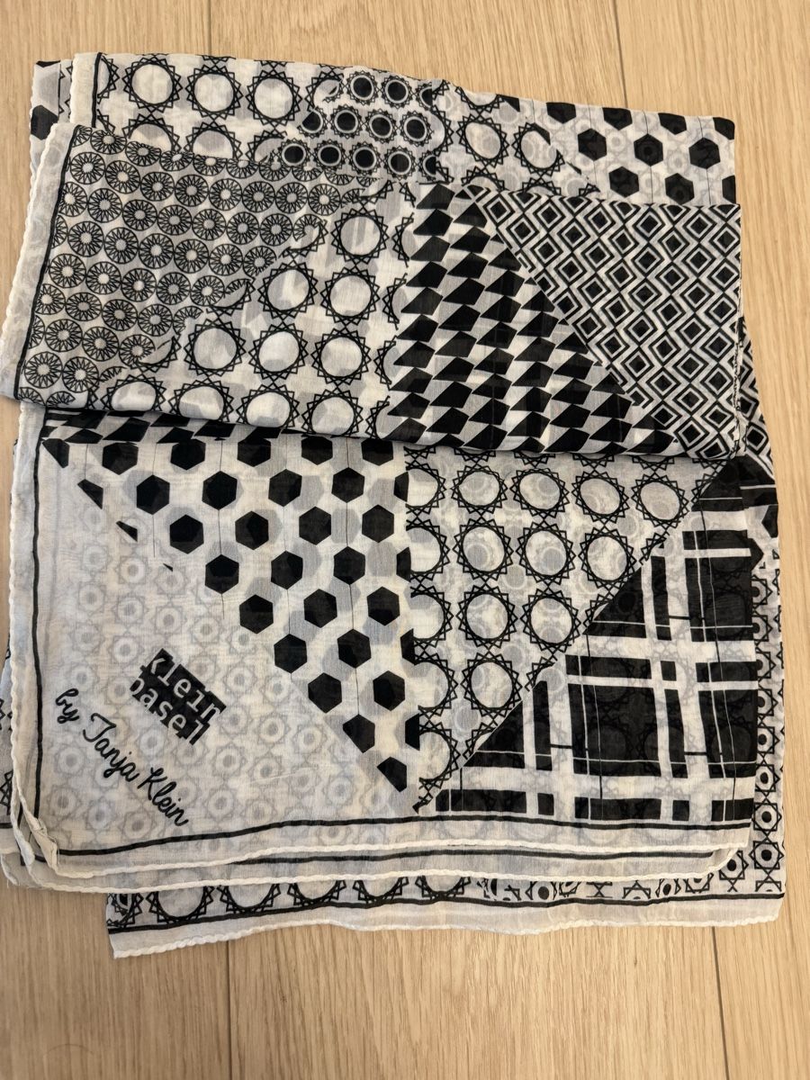 Foulards, Tücher & Schals: Klein Basel Schal – Gebraucht aus Bünzen von Magdalena.K
