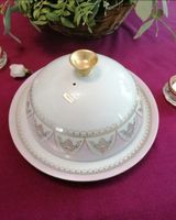 Limoges Teller mit Deckel/Cloche, Handgemalt, signiert