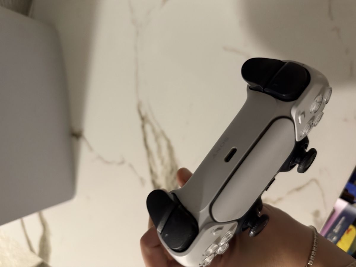 Sony Console: PlayStation 5 Konsole mit Controller und Headset weiss – Usato da Müntschemier venduto da dil_7rv7 5