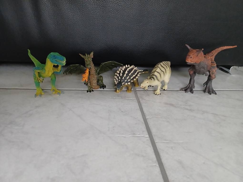Giocattoli: Dinosaurier - Set inkl. Dinospiel – Usato da Feusisberg venduto da due96
