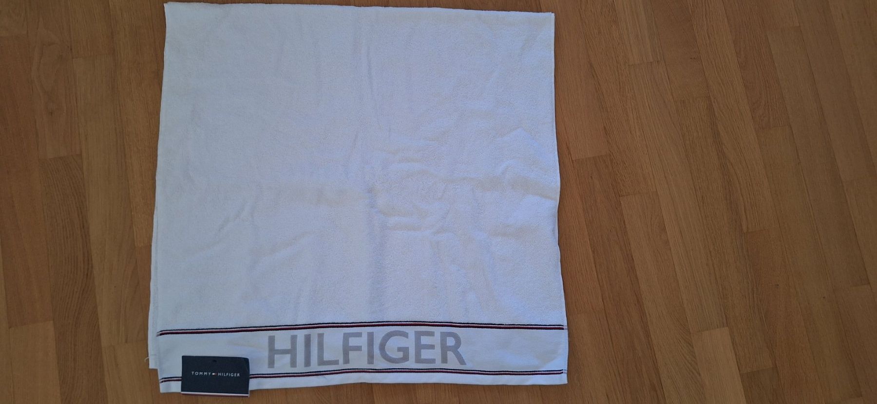 Tommy Hilfiger Badetücher: Tommy Hilfiger, drap de douche – Neu und originalverpackt aus Lussery-Villars von pousinete02