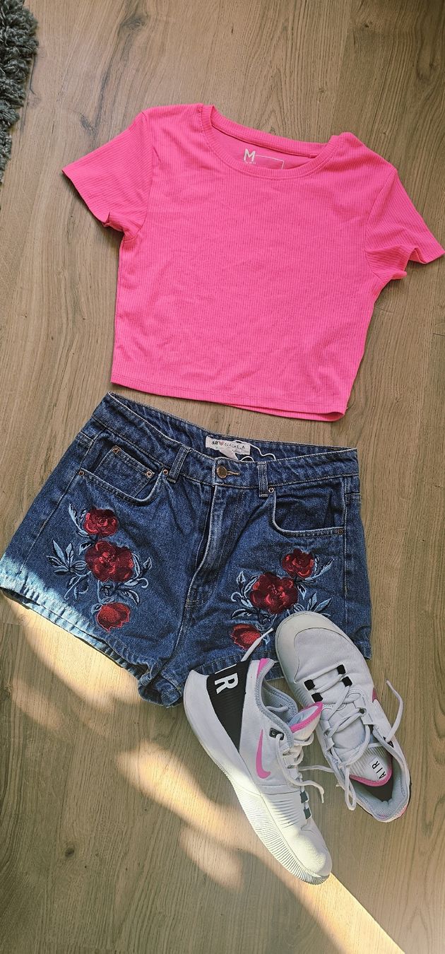Nike Kleiderpakete: Code Coachella nike pink – Gebraucht aus Rorschach von Alles_9.90