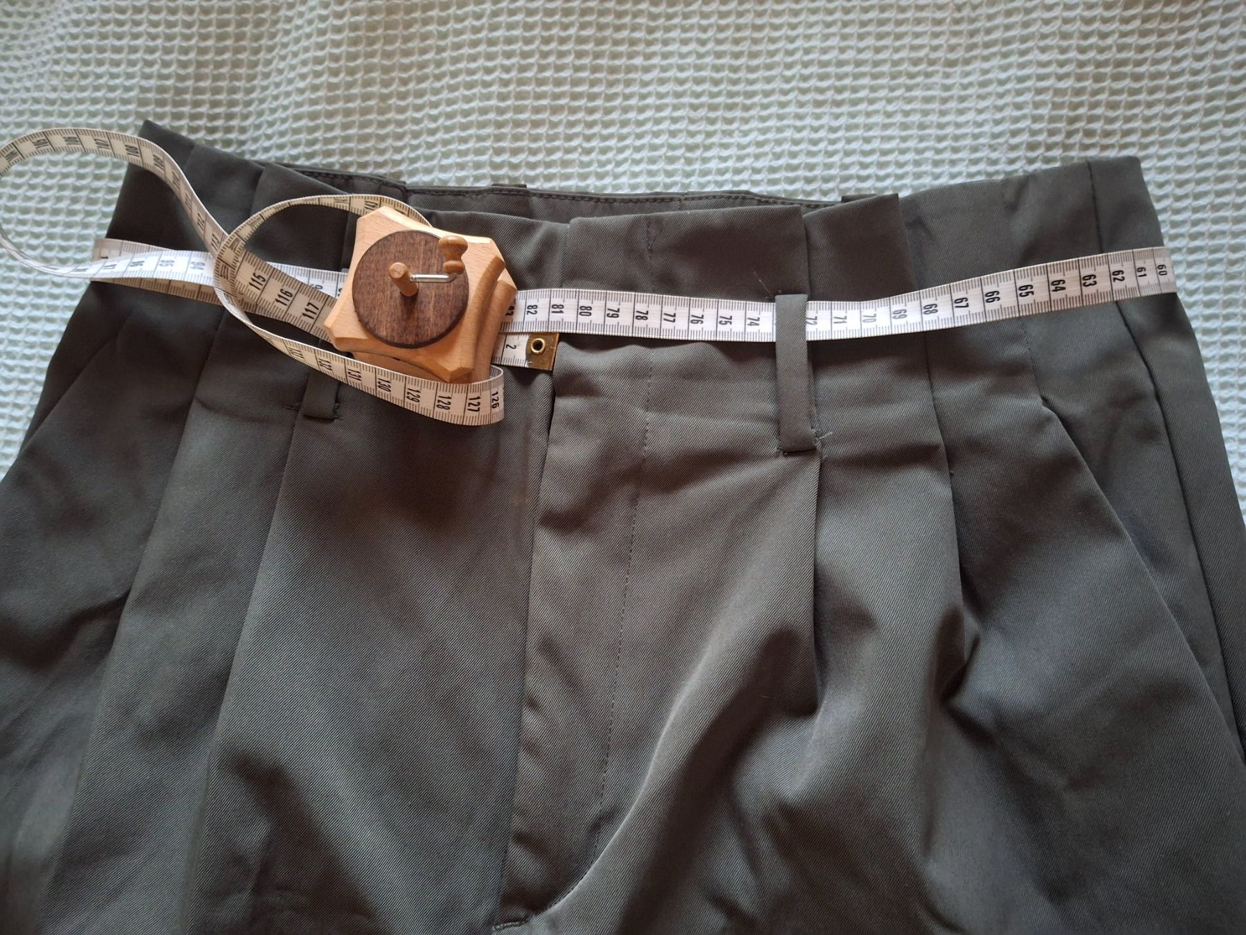 H&M Pantaloni: Pantalon taille 42 marque H&M – Usato da Villiers venduto da san_jn5w 7