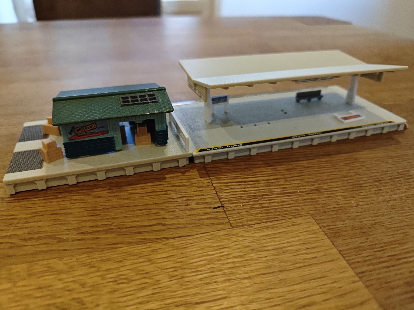 Micro Machines Spielzeuge: Micro Machines Train Station – Gebraucht aus Wittenbach von stefange