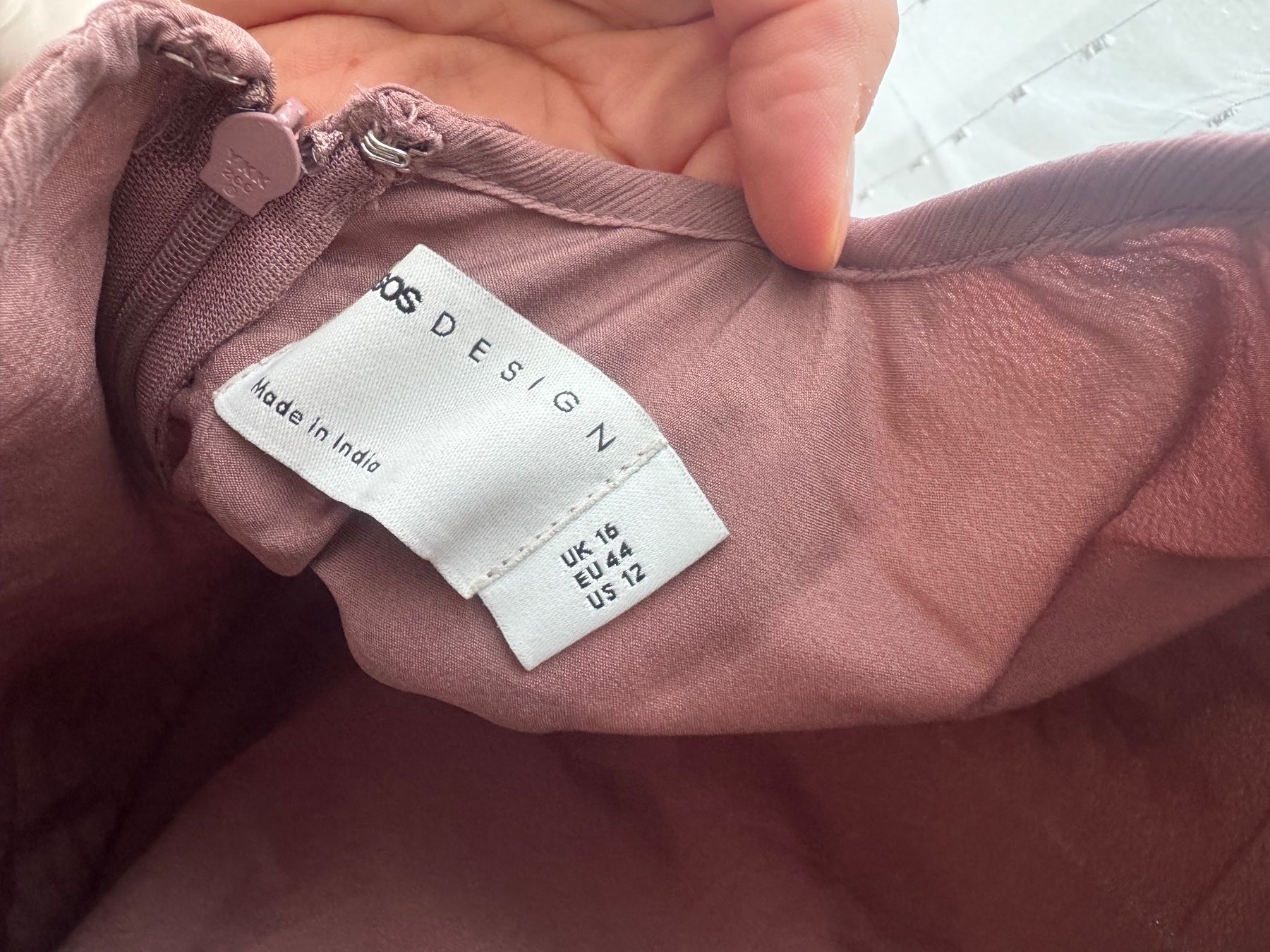 Asos Vestiti: Gerafftes Midikleid Schlitz – Usato da Schmerikon venduto da Adrianka55 5