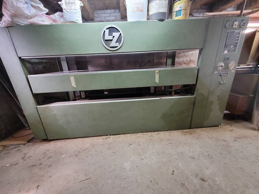 Tutte le macchine: Furnierpresse – Usato da Lachen SZ venduto da Shurupi 1