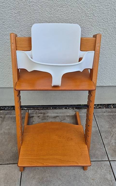 Stokke Seggioloni: Wunderschöner Tripp Trapp Kirschbraun mit Babyset – Usato da Volketswil venduto da ZambaSantos
