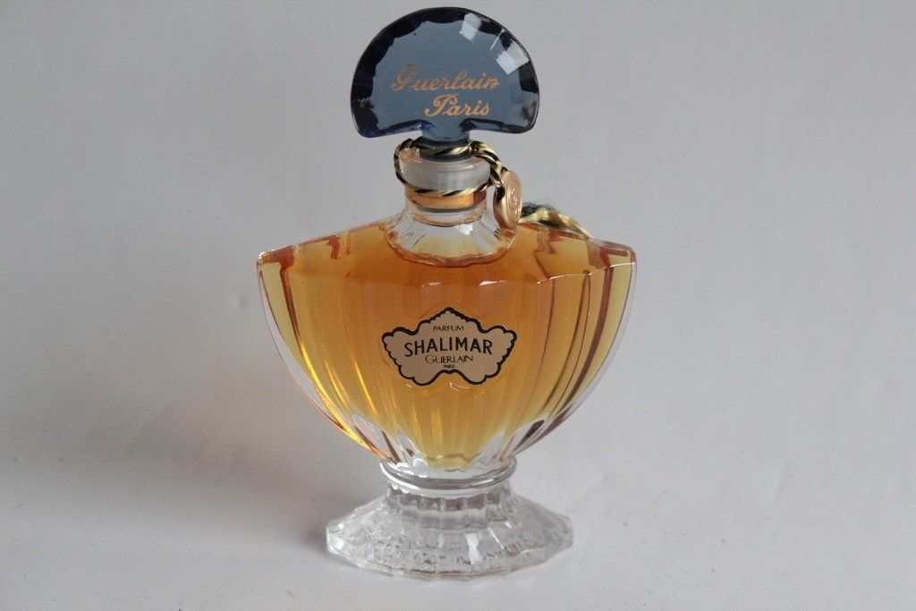 Guerlain Profumi & Eau de Toilette: GUERLAIN Flacon de parfum Shalimar 15 ml – Usato da Vandoeuvres venduto da Dom-Tom