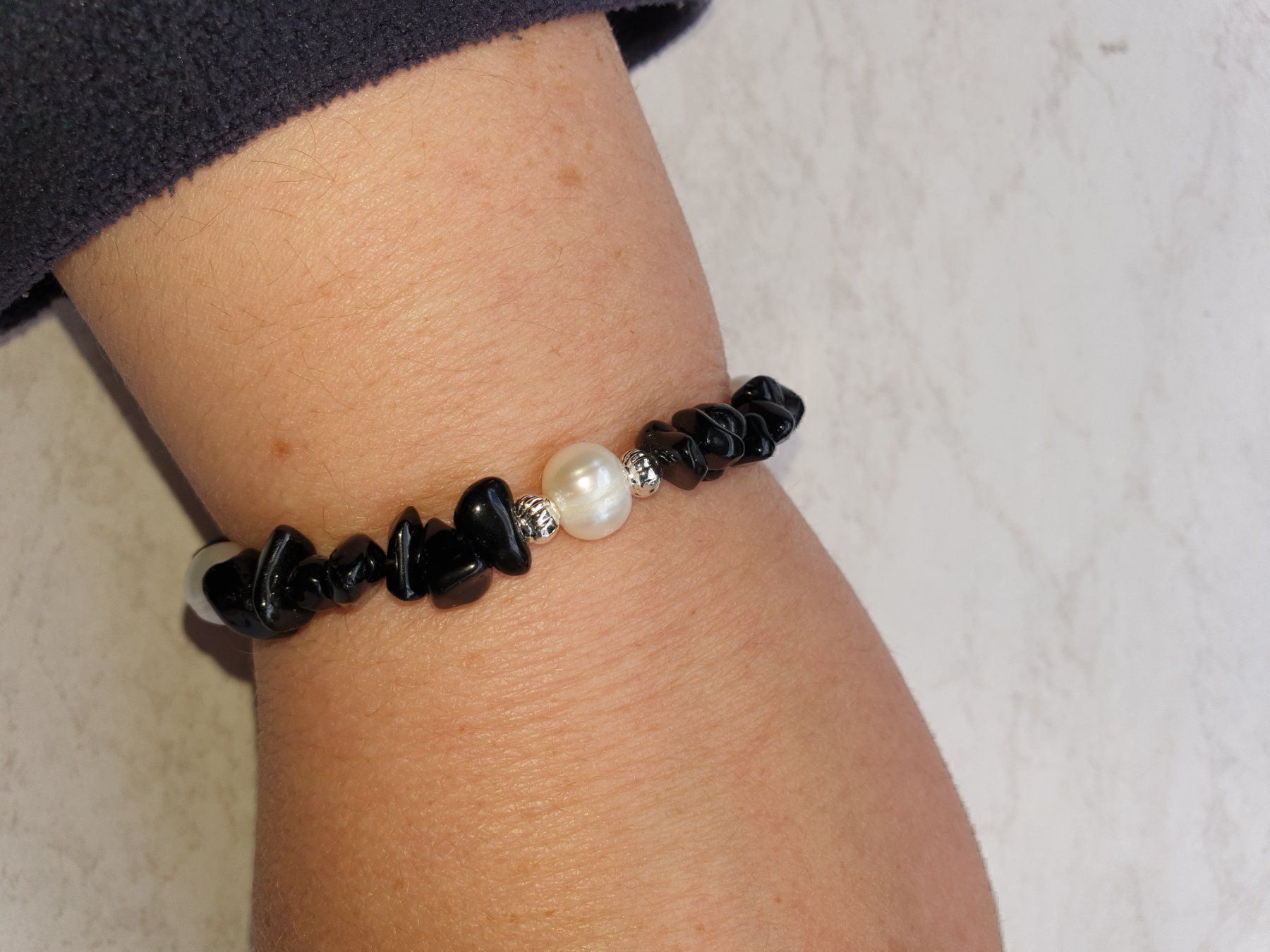 Bracciali & Braccialetti: Onyx/Süßwasser Perlen Elastarmband 18cm – Nuovo e nell'imballaggio originale da Winterthur venduto da katzen07 2