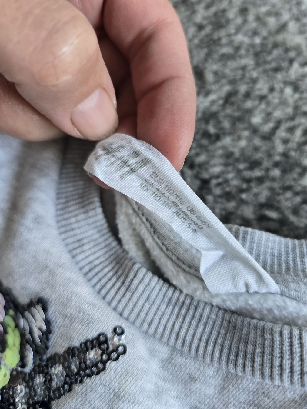 H&M Maglioni & Felpe: Mädchen Pullover Einhorn Pailletten Gr. 104-110  – Usato da Unterentfelden venduto da Panda-87 1