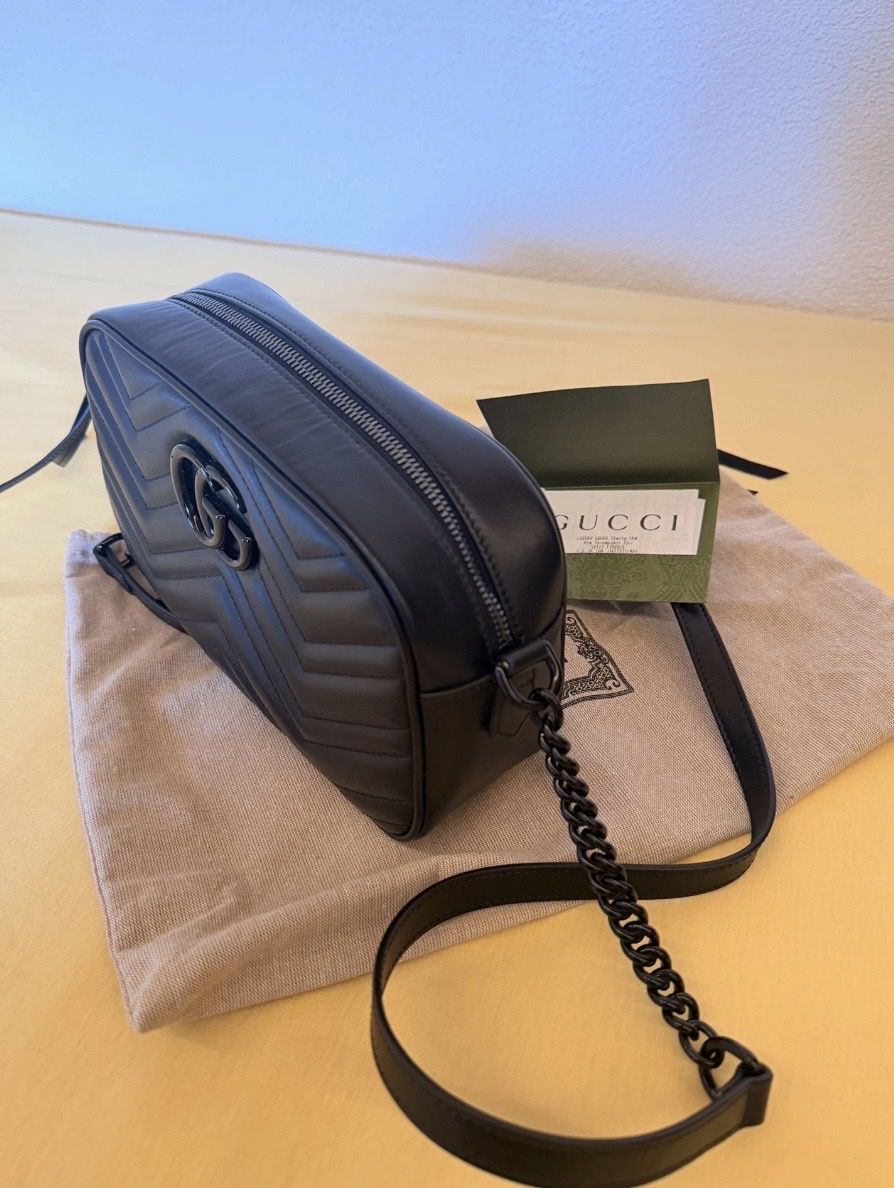 Gucci Sacs: Gucci Marmont Leder Umhängtasche – Neuf (Voir description) à Bever par mon_t9sy 1