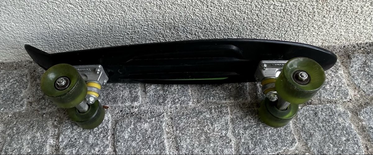 Penny Skateboards Skateboards: Penny Board Black mit grünen Rollen – Usato da Wil ZH venduto da uhe_nw6s 2