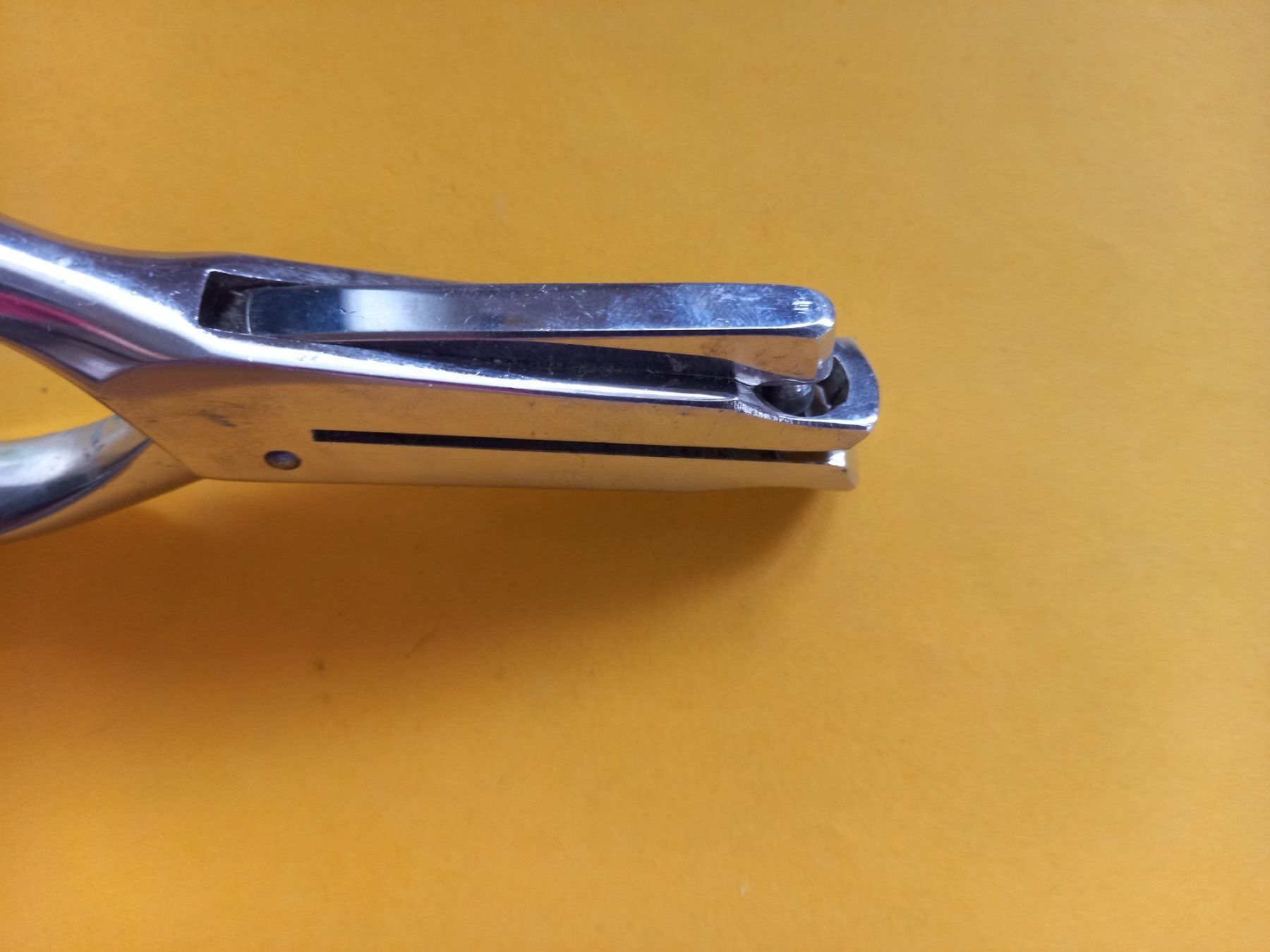 Greifer: Pince perforatrice en métal – Gebraucht aus Rossens FR von Souris1 6