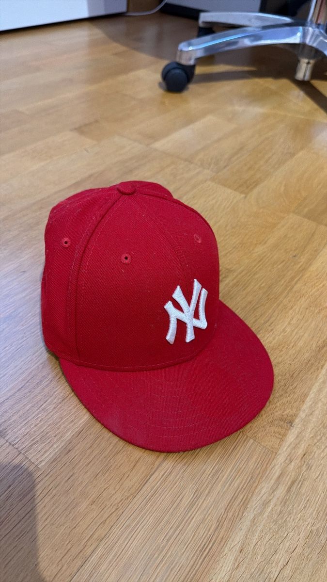 New Era Copricapi, berretti & cappellini: New Era fitted cap neu – Nuovo (secondo la descrizione) da Basel venduto da nicolasschneeberger