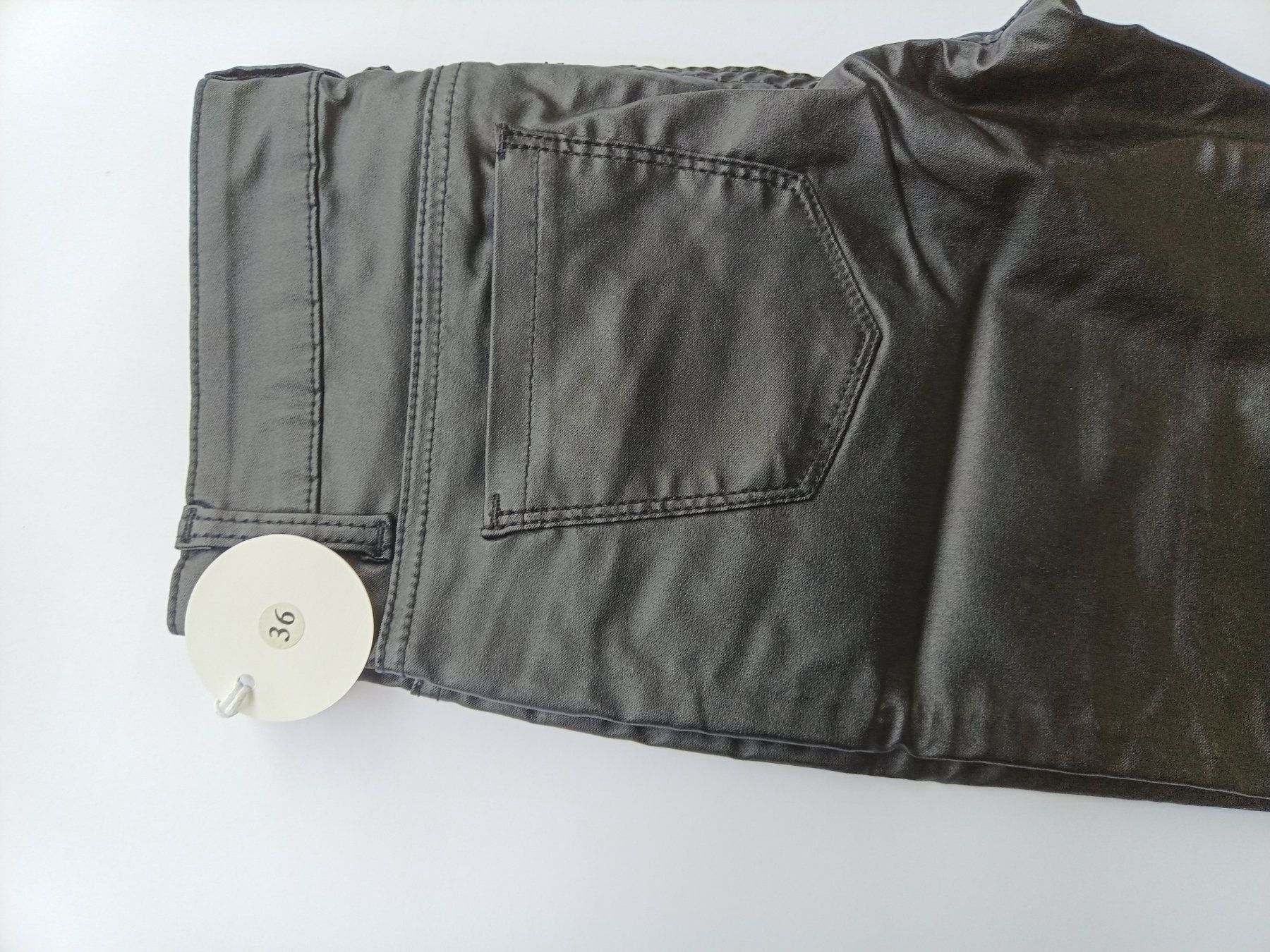 Pantaloni: Stylische Hosen mit Reissverschlüssen – Nuovo e nell'imballaggio originale da Wängi venduto da Ladys_First 4