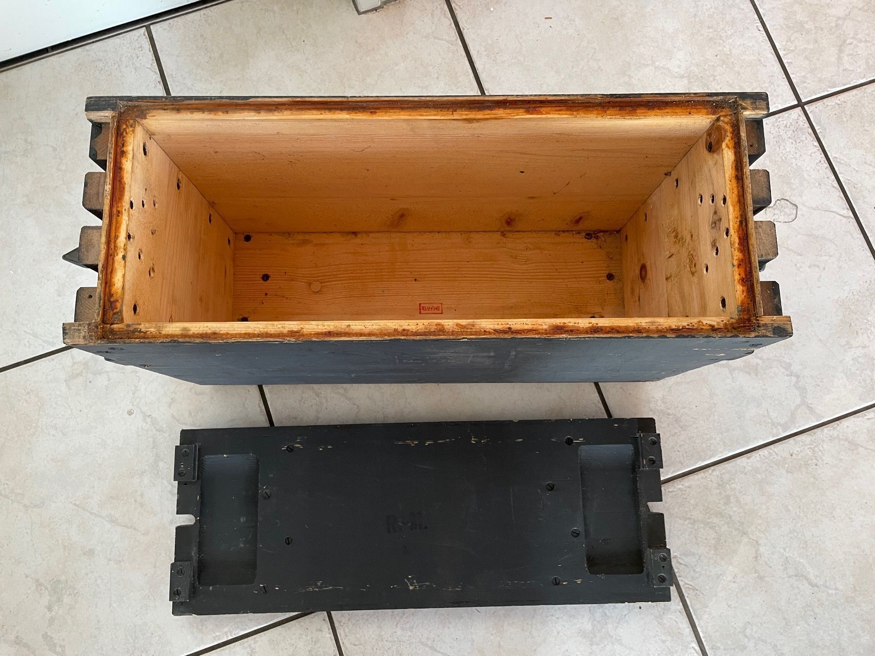 Kassen: Ancienne Caisse Militaire – Gebraucht aus Vallamand von Bricbracbroc82 6