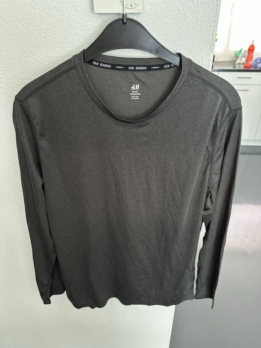 H&M T-Shirts: H&M Running Funktionsshirt Langarm – Neu (gemäss Beschreibung) aus Schlieren von James1010