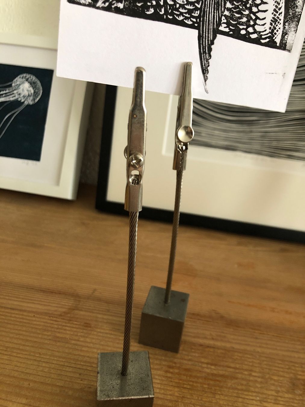 Alle Dekorationen: 2 Kartenhalter aus Metall – Gebraucht aus Zürich von ehupp 1
