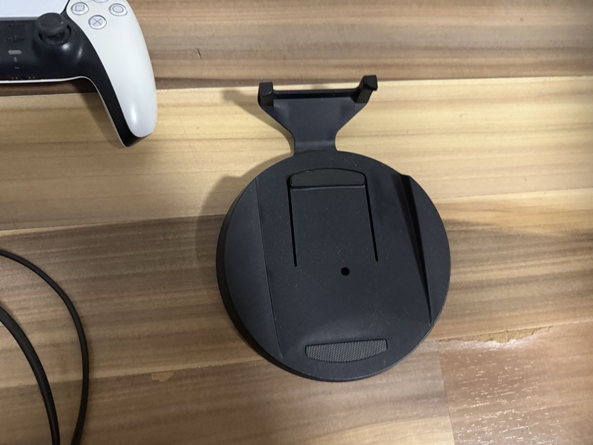 Sony Console: Playstation 5 Disc Version, 2 Controller, Ladestation – Usato da Widnau venduto da Refik28 4