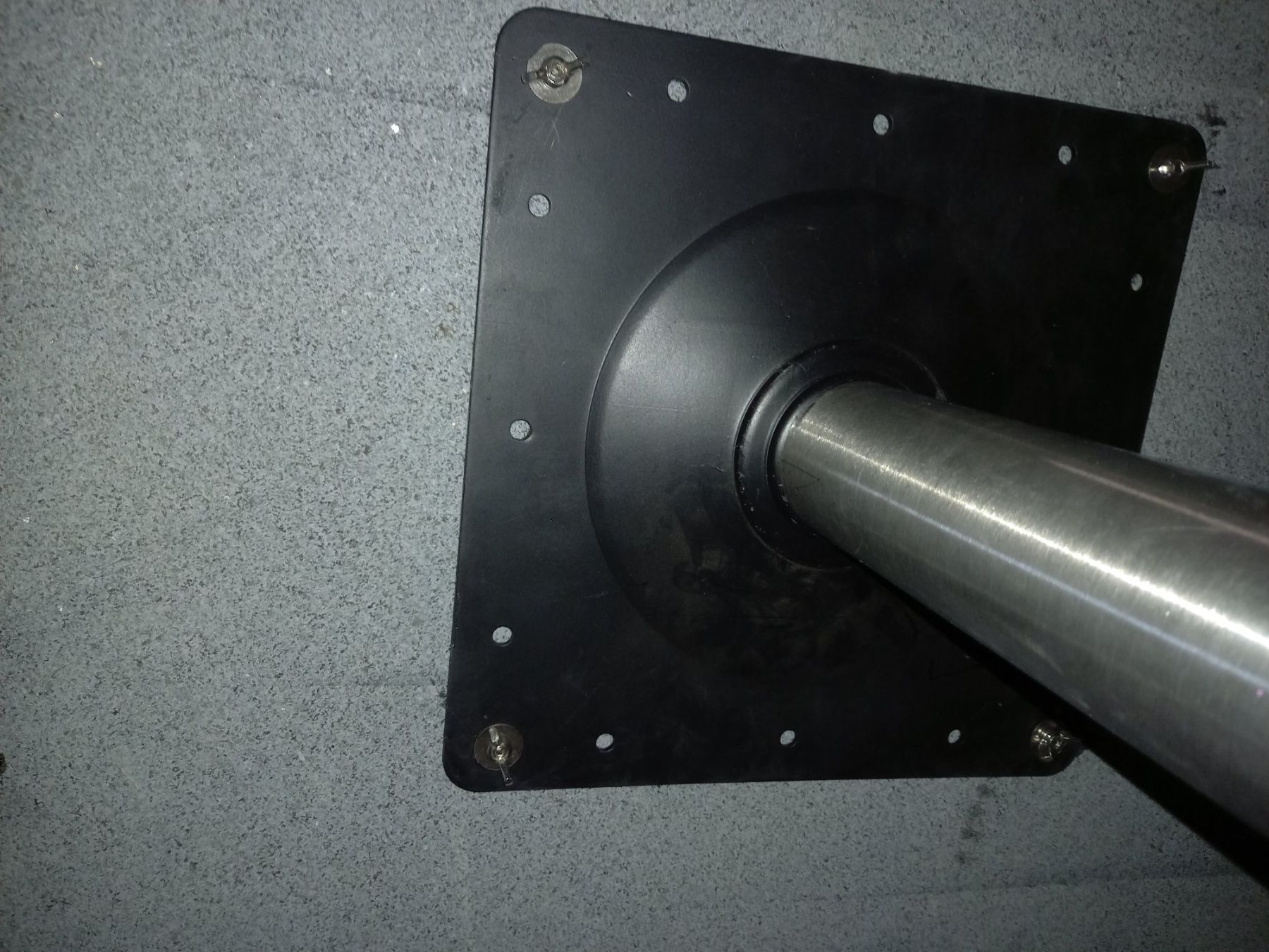 Tische: Tisch quadratisch mit Steinplatte Metallfuss – Gebraucht aus Biglen von BrockenhausGruenspan 2
