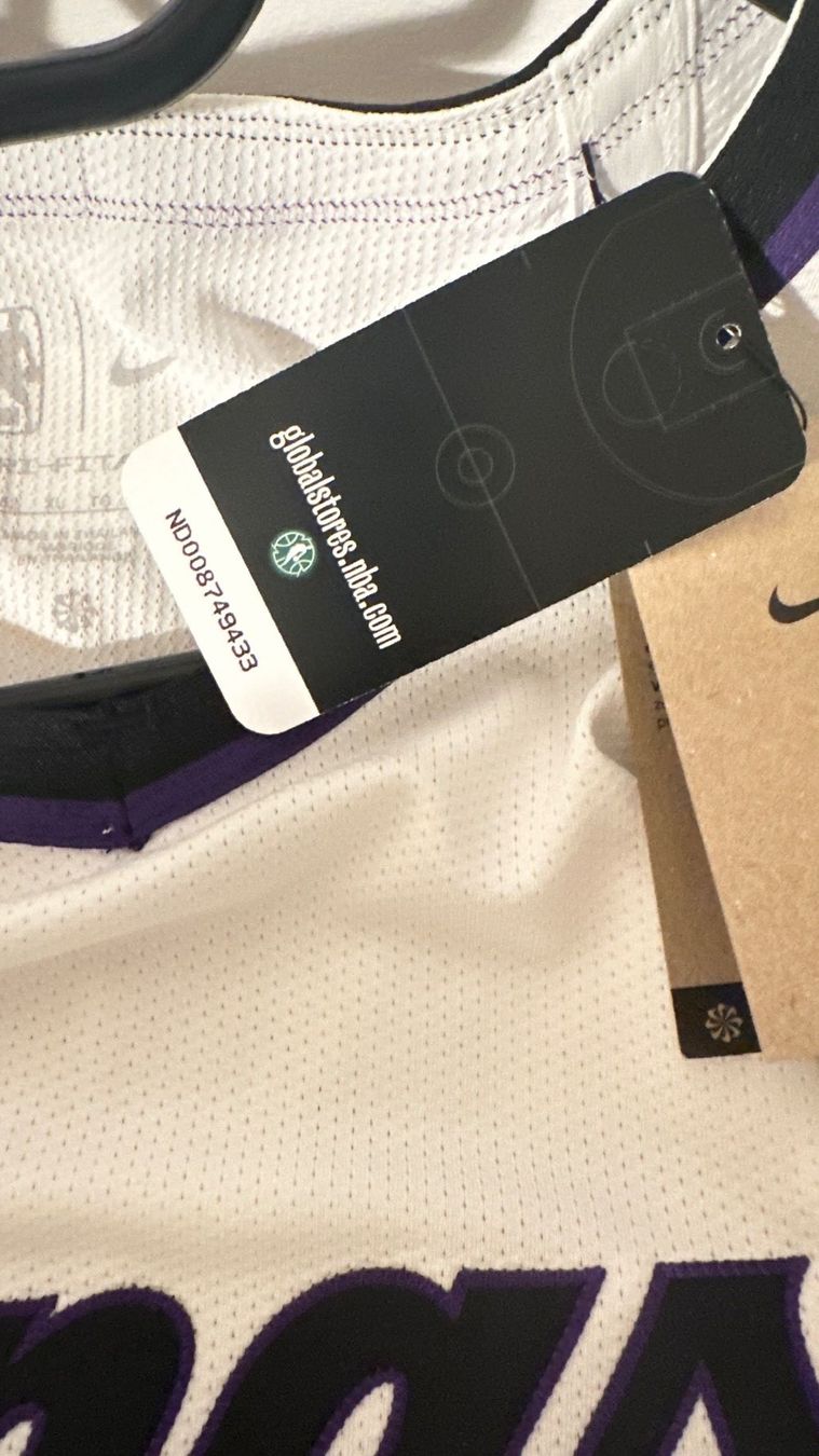 Nike Canottiere & Pantaloni: NBA Sacramento Kings Authentic Association Jersey – Nuovo e nell'imballaggio originale da Zürich venduto da SisterCarrie 4
