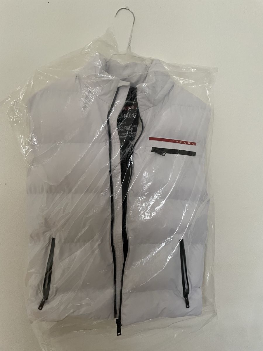 Prada Gilet & Giacche: Neue PRADA Weste Weiss – Nuovo e nell'imballaggio originale da Adliswil venduto da maximiliann 4