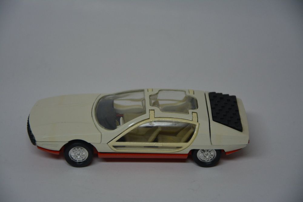 Deadly Curves: The 1967 Lamborghini Marzal by Bertone, a Honeycomb