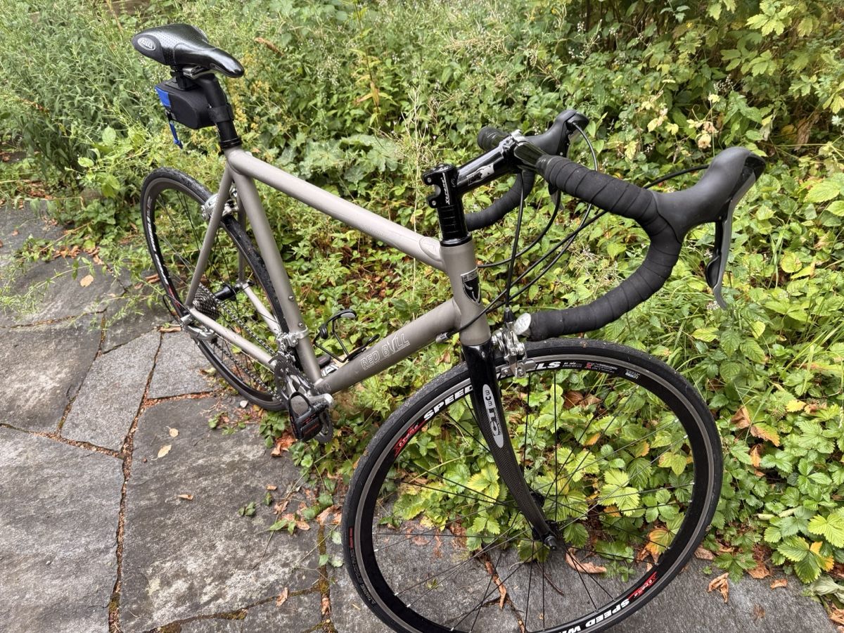 Velos: Red Bull Pro-SL Velo mit Klickpedal – Gebraucht aus Bern von miirmiir