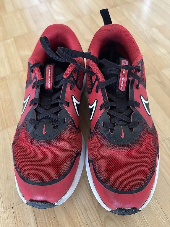 Scarpe per ragazzi: Nike Cosmic Runner rot Gr. 36.5 – Usato da Wangen ZH venduto da estrellita13 1