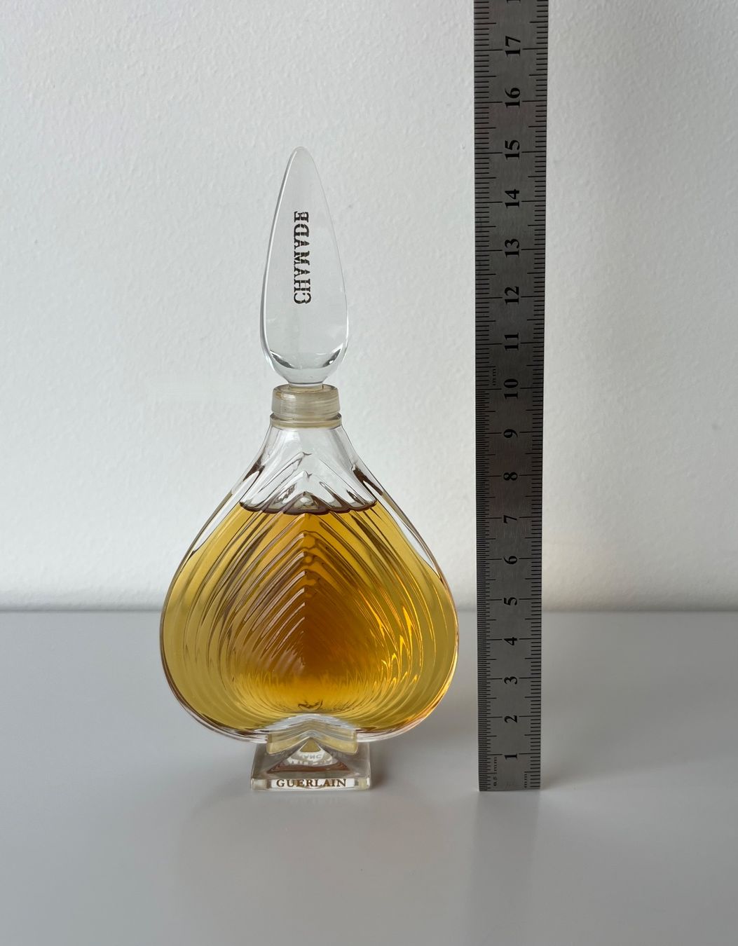 Guerlain Profumi & Eau de Toilette: CHAMADE Extrait GUERLAIN - Vintage - Herzflakon und Koffer – Usato da Zollikofen venduto da spunk65 7