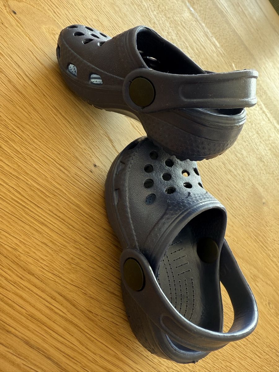 Schuhe für Jungen: Gummisandalen Grösse 19 Neu – Neu (gemäss Beschreibung) aus Goldswil von Fisel 1