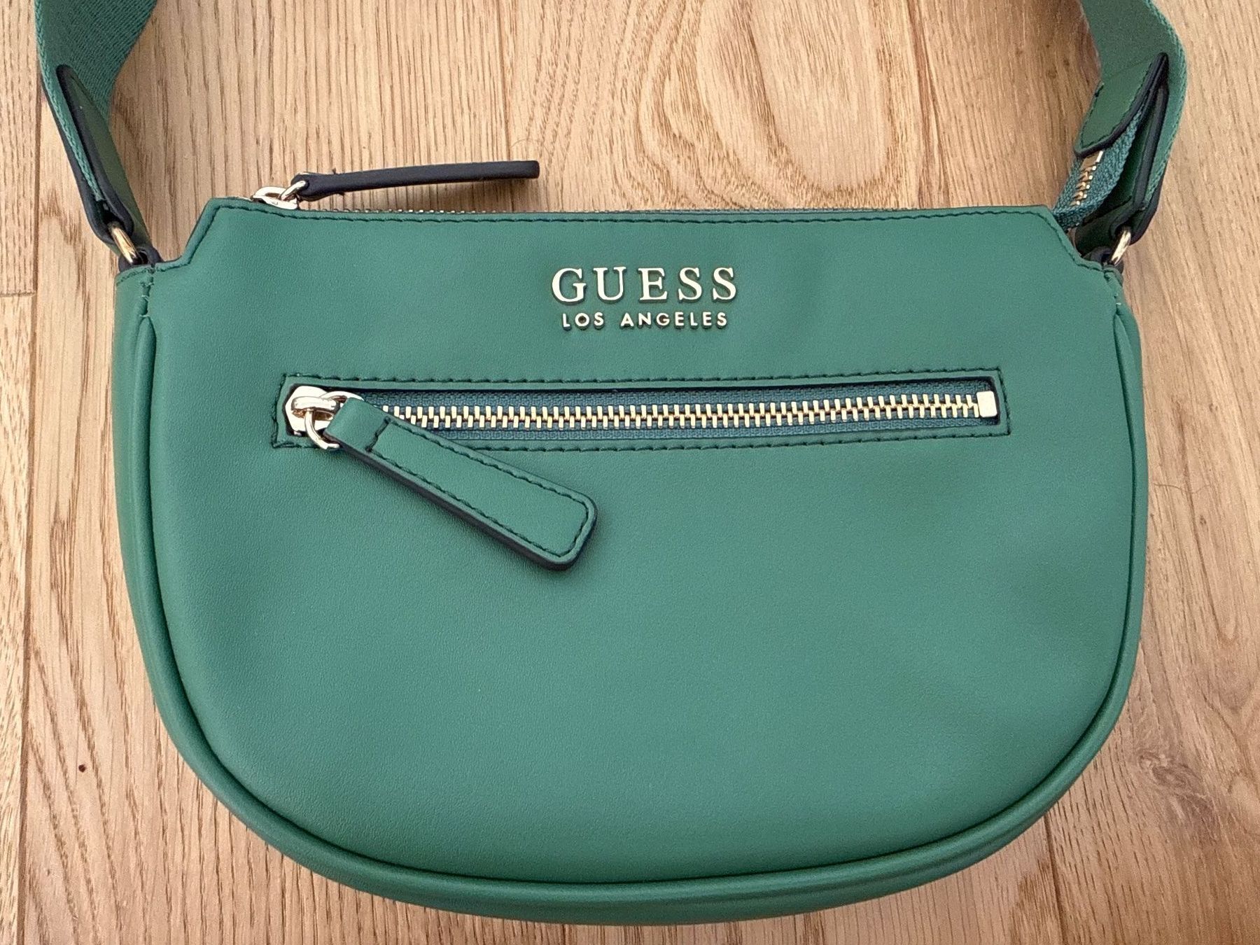 Guess Sacs femmes: NEU! Guess Umhängetasche – Neuf (Voir description) à Schönenwerd par d.chiara 1