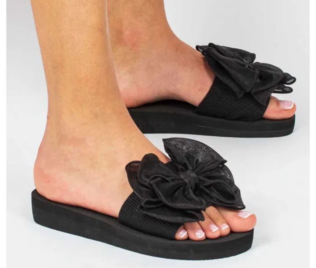 Scarpe da donna: No brand slippers – Nuovo (secondo la descrizione) da Winterthur venduto da hachiscutecloset