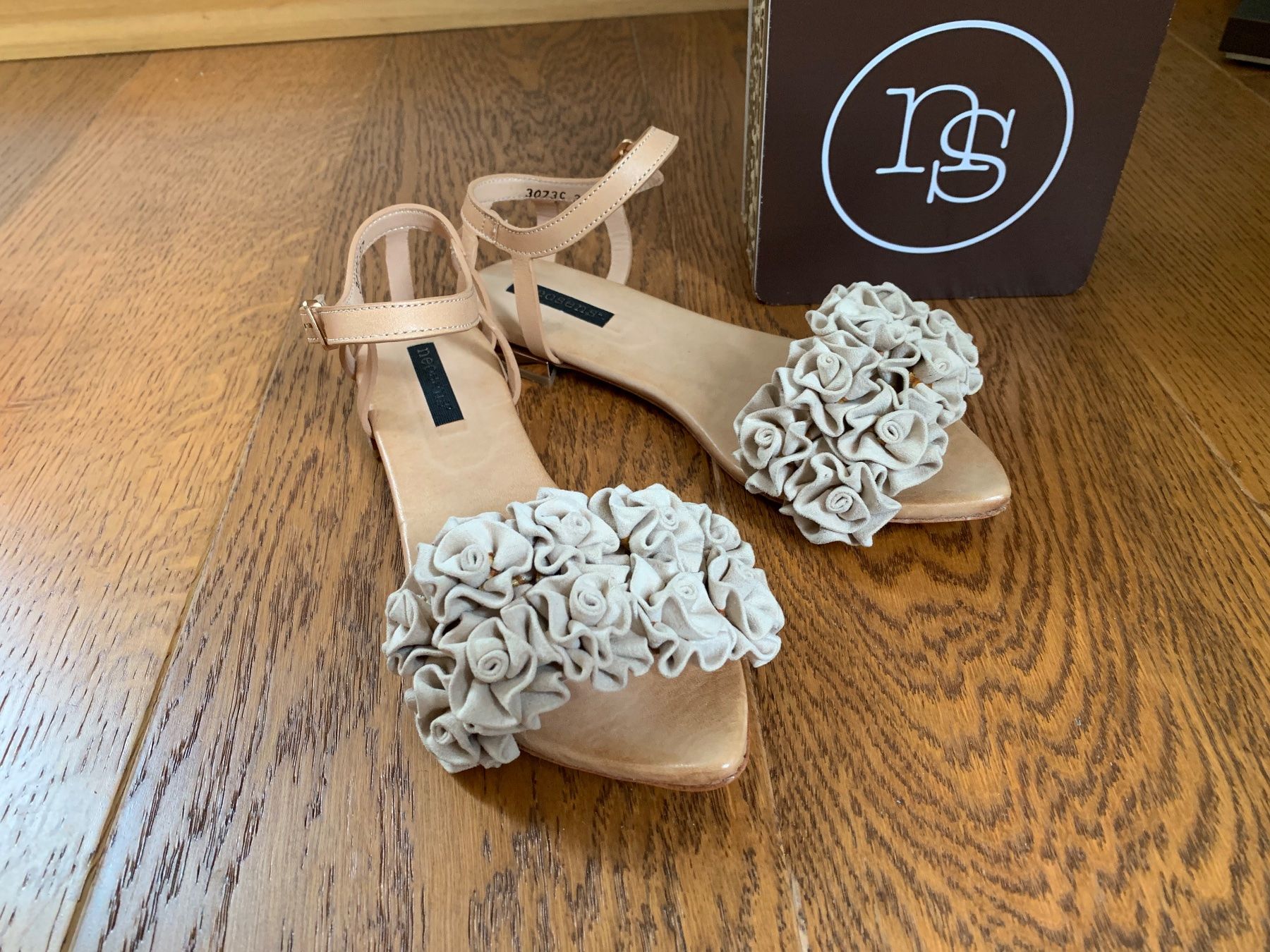 Neosens Scarpe da donna: Neosens 3073C Lederblumen Deko,beige Gr.37 – Nuovo (secondo la descrizione) da Zürich venduto da finsti 1