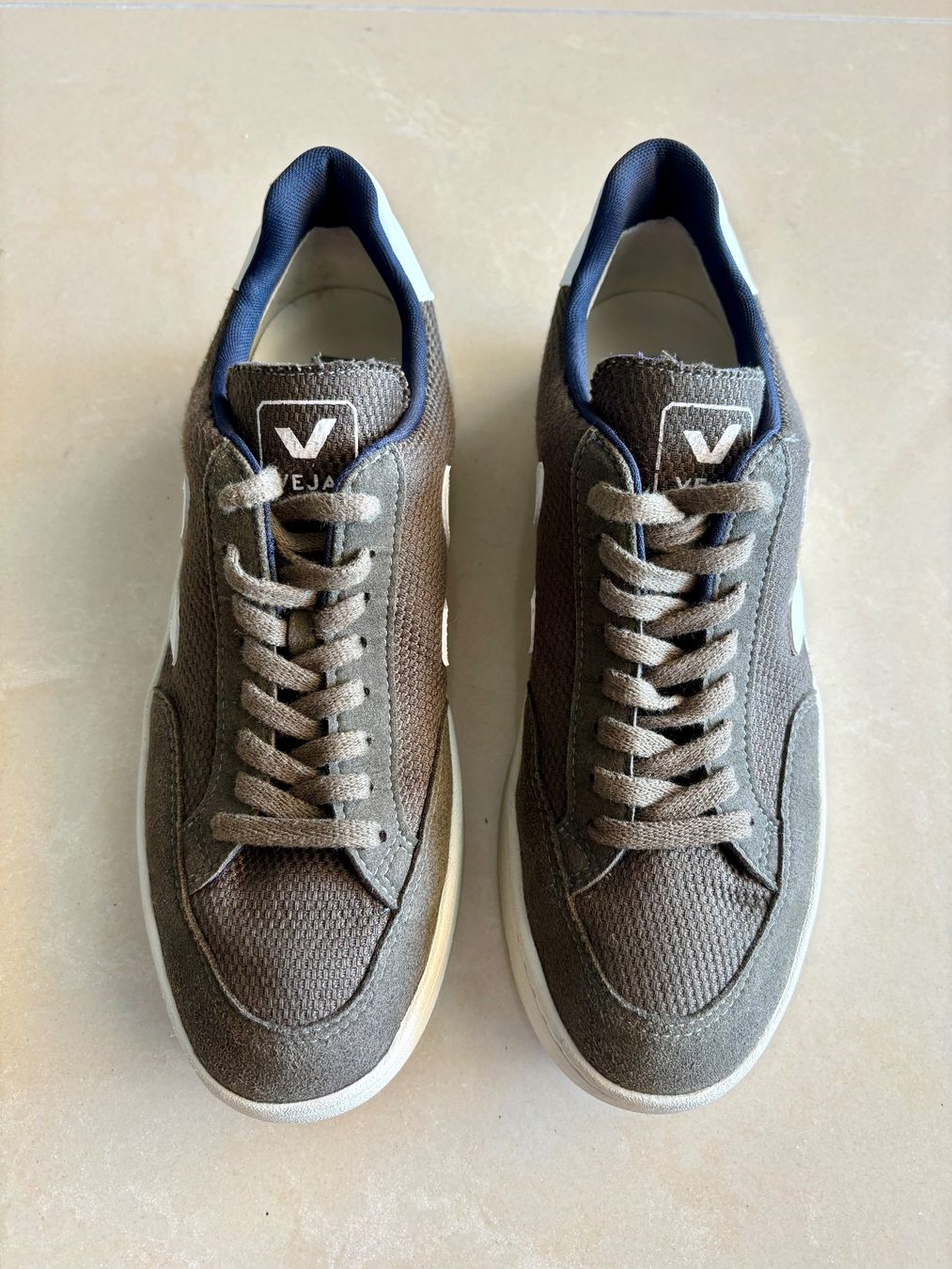 Veja Scarpe da uomo: Veja V-12 Sneaker Olive White EUR 42 – Nuovo (secondo la descrizione) da Sutz venduto da adrian.kaeser 1