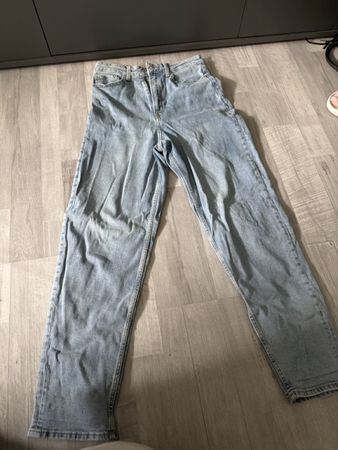 Coole, helle Jeans mit weitem Bein - ideal für den Sommer!
