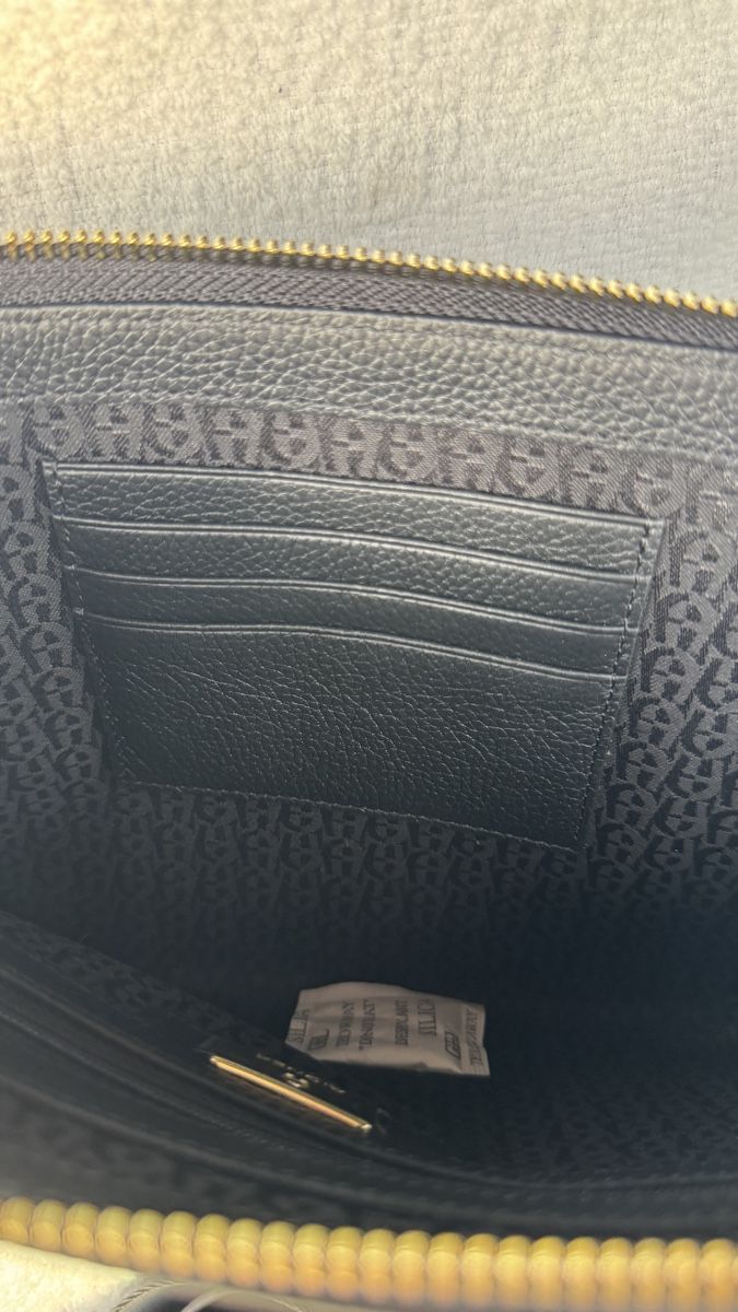 Aigner Taschen: Aigner Tasche schwarz – Neu und originalverpackt aus Speicherschwendi von sen_r6wk 6