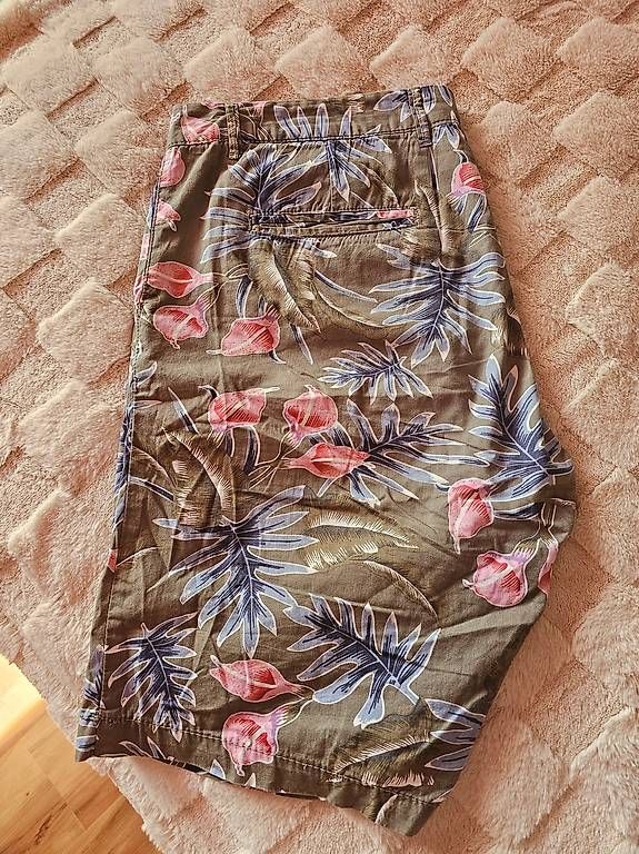 Pantaloni: Kurze Hose – Usato da Kreuzlingen venduto da giu_6k2z