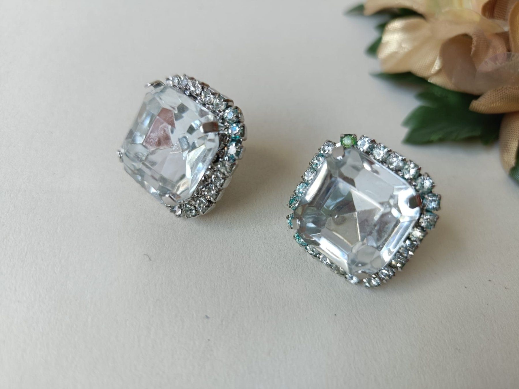 Ohrringe & -stecker: Ohrstecker mit grossem Kristall & Strass-Einfassung – Gebraucht aus Bern von Nata_li