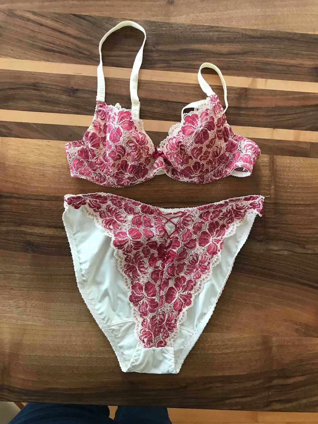 Altra biancheria intima: Zweifarbiges Spitzen- BH-Set Balconnet Slip – Nuovo (secondo la descrizione) da Alpnach Dorf venduto da marvo