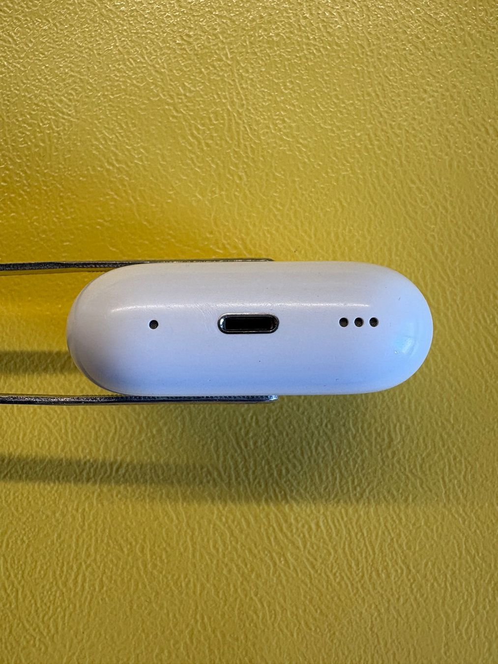Apple Cuffie: Apple AirPods Pro 2 charging case (A2700). – Usato da Lausanne venduto da Zorrus77 4