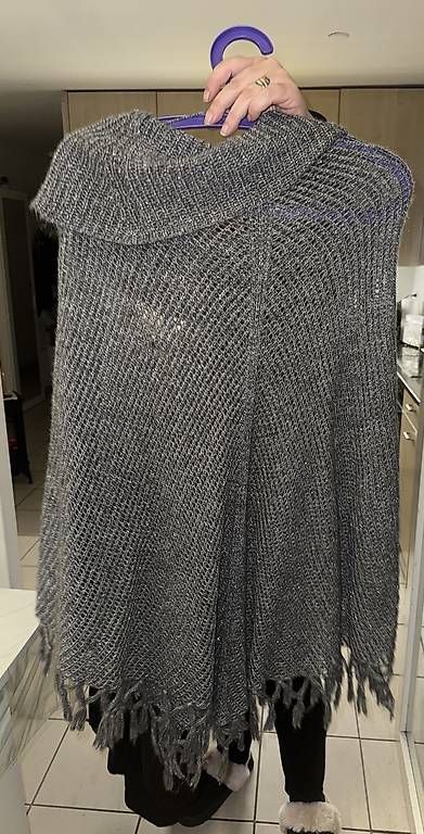 Sonstige Damenmode: Poncho – Gebraucht aus Itingen von miriampetrucci 1