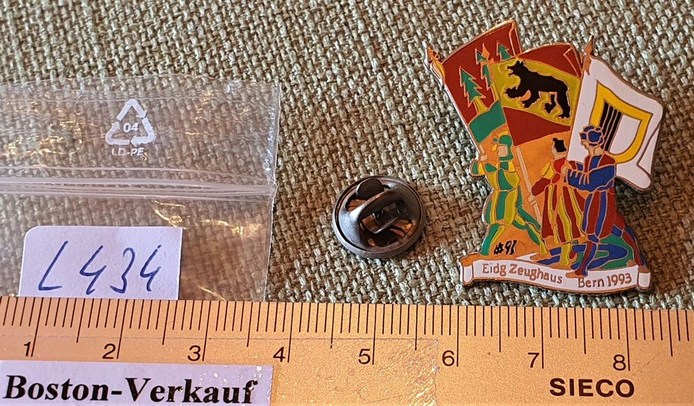 L434 - Pin Soldaten Eidgenössiches Zeughaus Bern 1993 Fahnen (Gebraucht ...