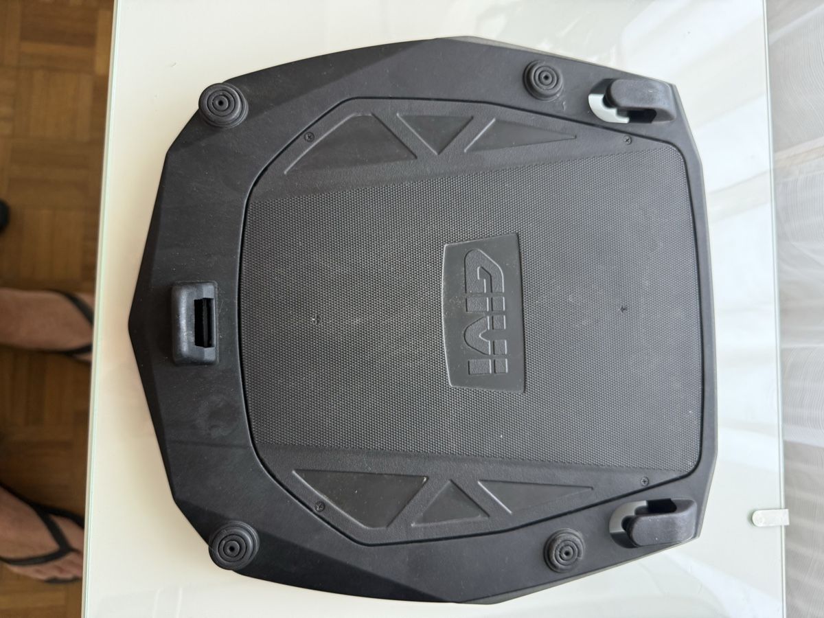 Givi Topcase: Top case for motorbike/scooter.   – Nuovo (secondo la descrizione) da Le Grand-Saconnex venduto da jor_7stl 5